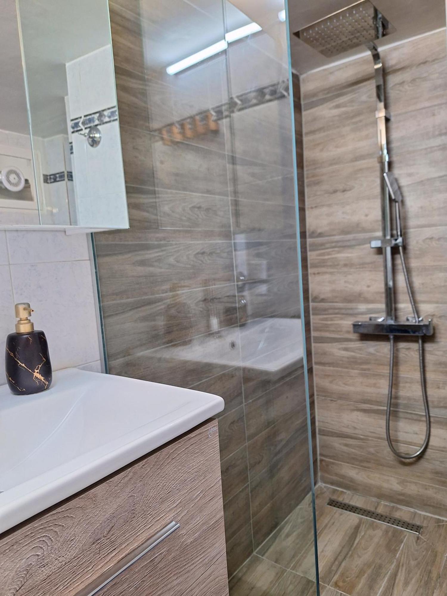 Cozy Apartment In The City Center Szaloniki Kültér fotó